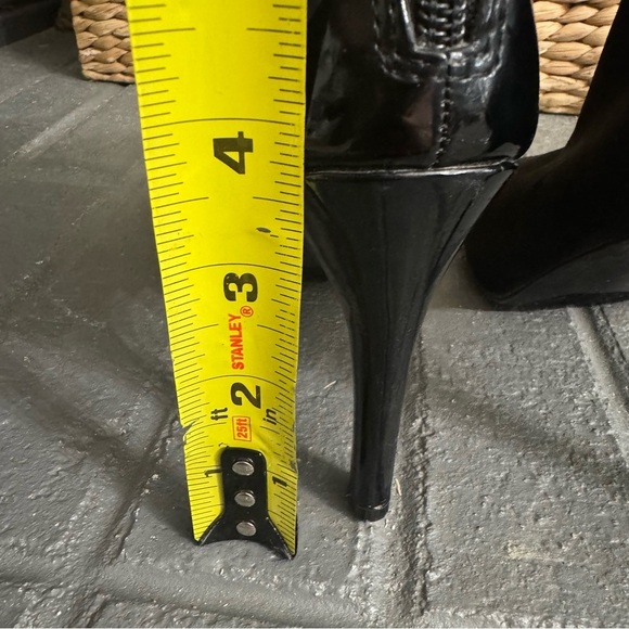 Jennifer Lopez Women’s 6M‎ Black Open Toe Ankle Boots Heels Peep Toe Zipper Heel - Picture 12 of 12